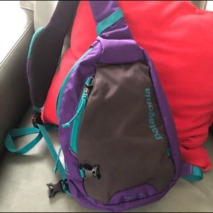 Patagonia 8L Atom Sling shoulder pack